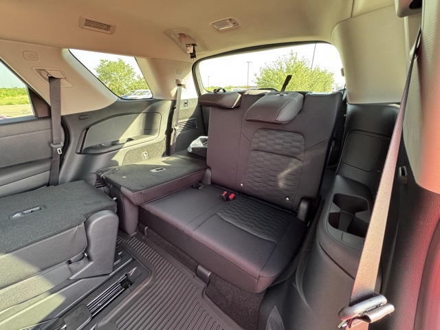 2025 Nissan Pathfinder SV photo 6
