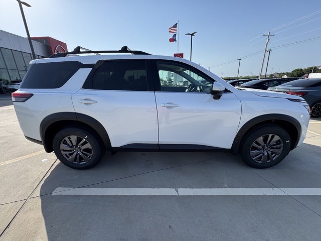 2025 Nissan Pathfinder SV photo 7
