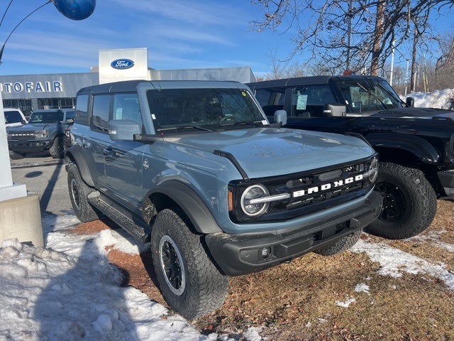 2025 Ford Bronco Outer Banks 4-Door 4WD