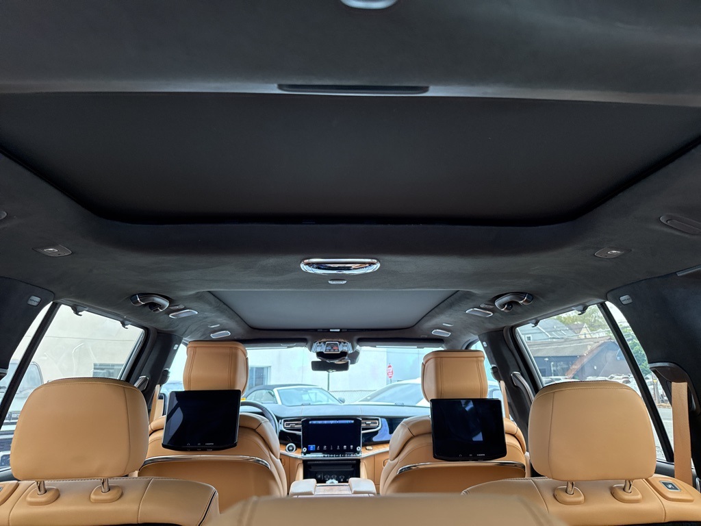 2022 Jeep Grand Wagoneer III photo 13