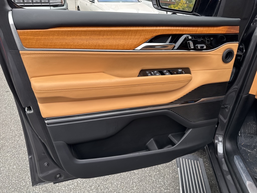 2022 Jeep Grand Wagoneer III photo 16