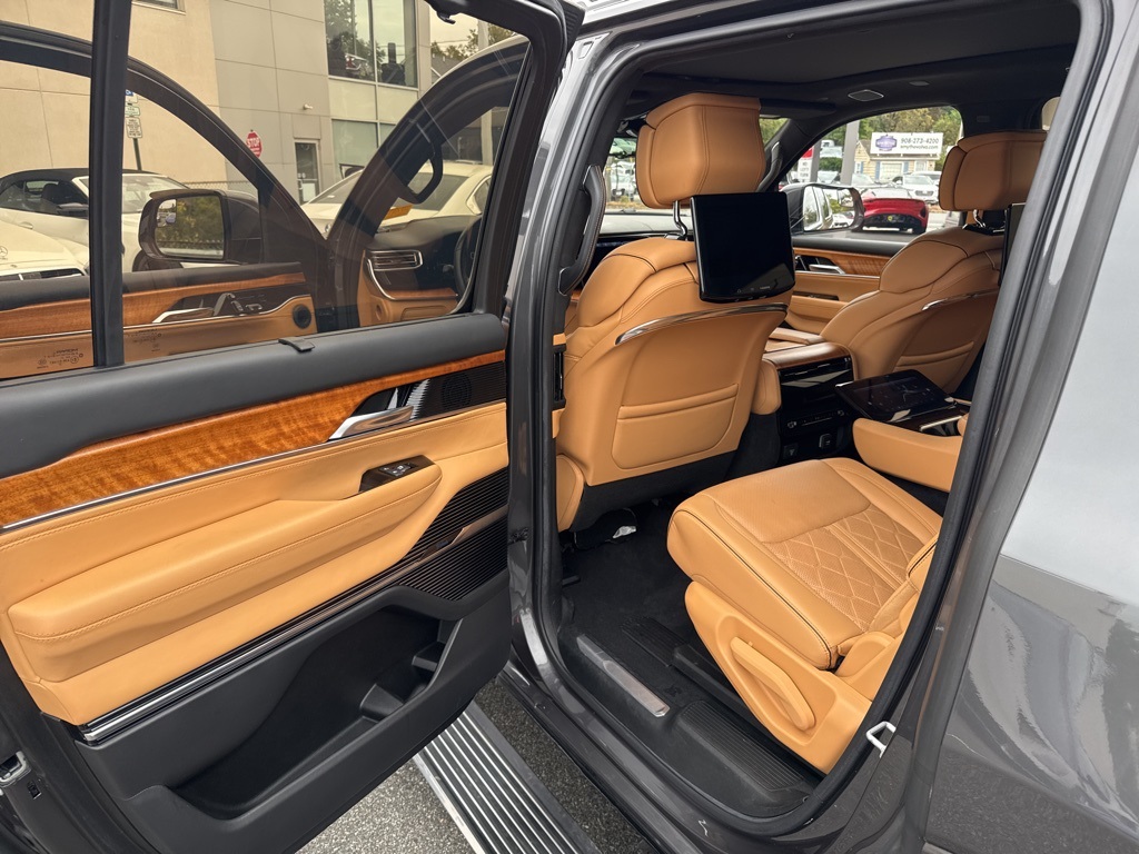 2022 Jeep Grand Wagoneer III photo 18