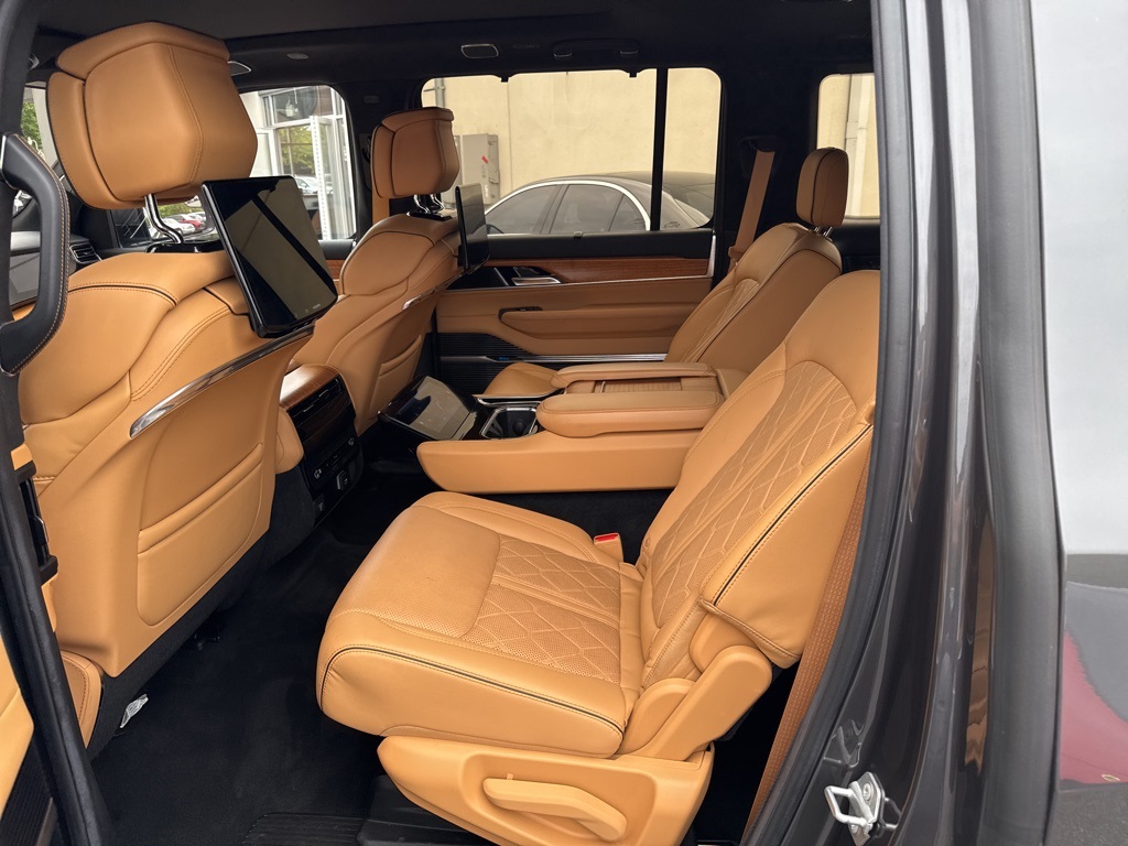 2022 Jeep Grand Wagoneer III photo 20