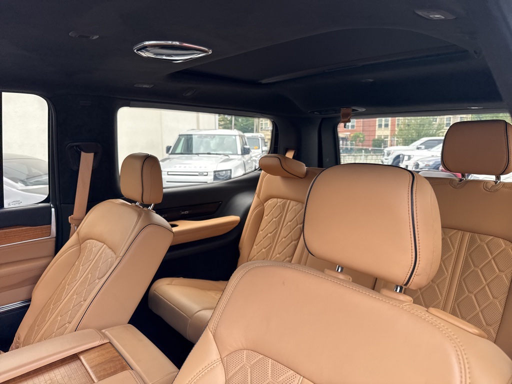 2022 Jeep Grand Wagoneer III photo 21