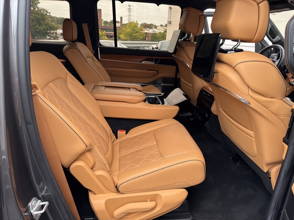 2022 Jeep Grand Wagoneer III photo 24