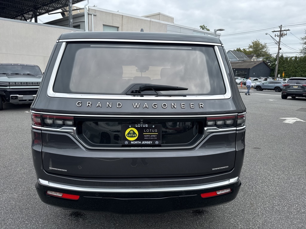 2022 Jeep Grand Wagoneer III photo 3