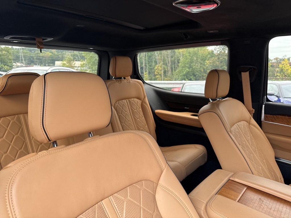 2022 Jeep Grand Wagoneer III photo 25