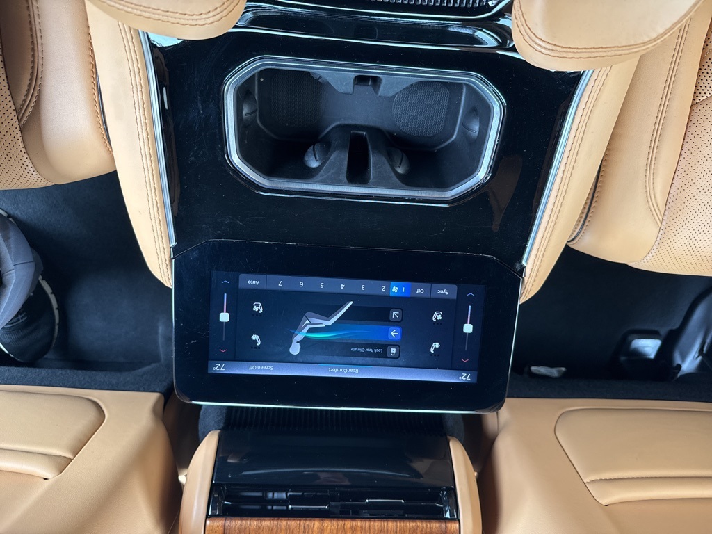 2022 Jeep Grand Wagoneer III photo 27