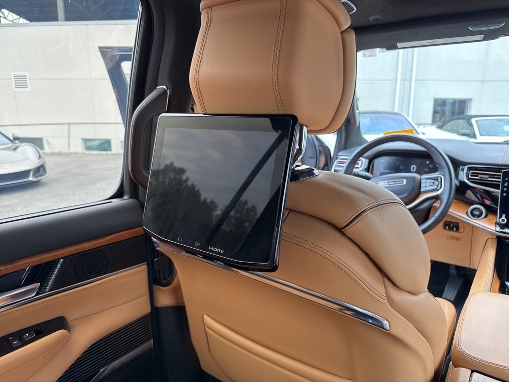 2022 Jeep Grand Wagoneer III photo 28