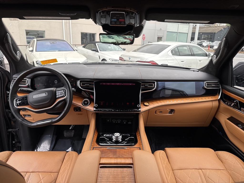 2022 Jeep Grand Wagoneer III photo 30
