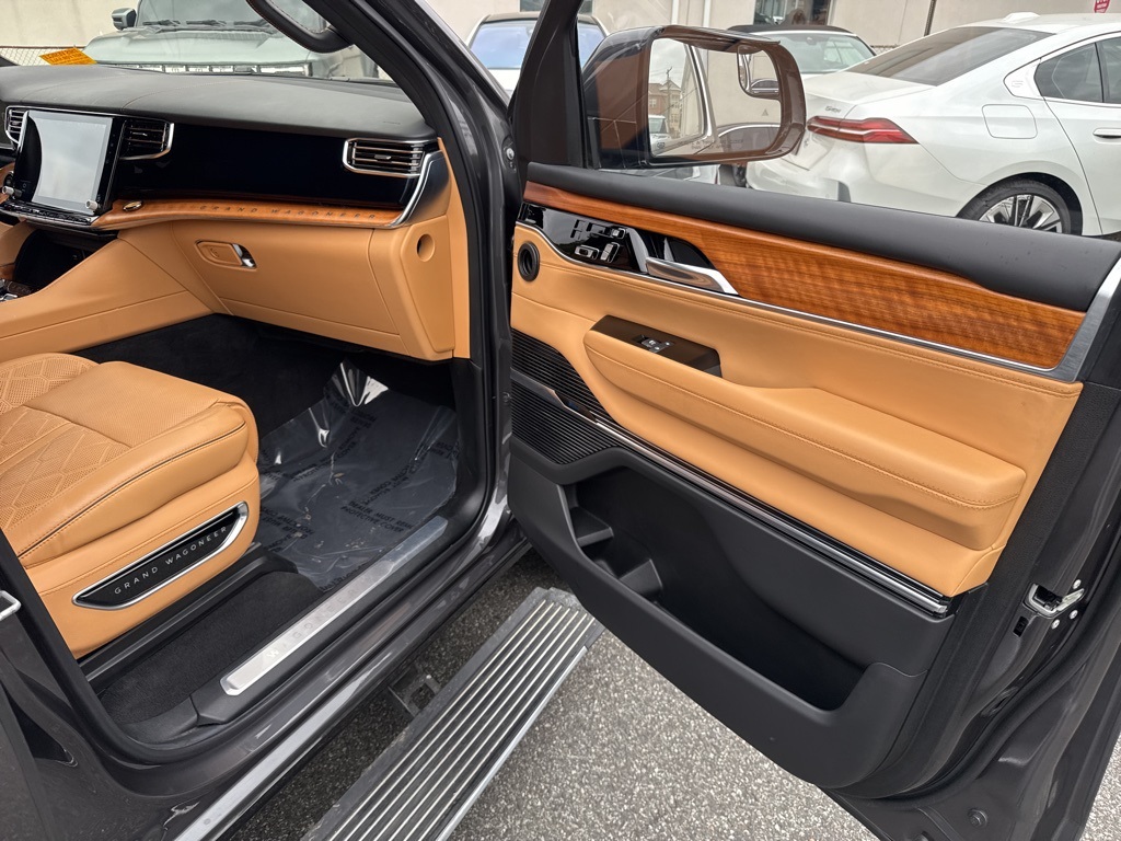 2022 Jeep Grand Wagoneer III photo 31