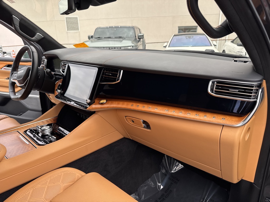 2022 Jeep Grand Wagoneer III photo 35