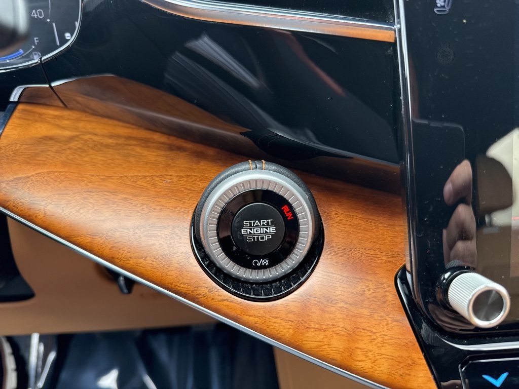 2022 Jeep Grand Wagoneer III photo 38