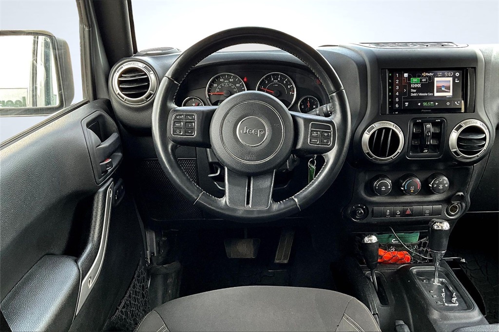 2016 Jeep Wrangler Unlimited Sahara - 4
