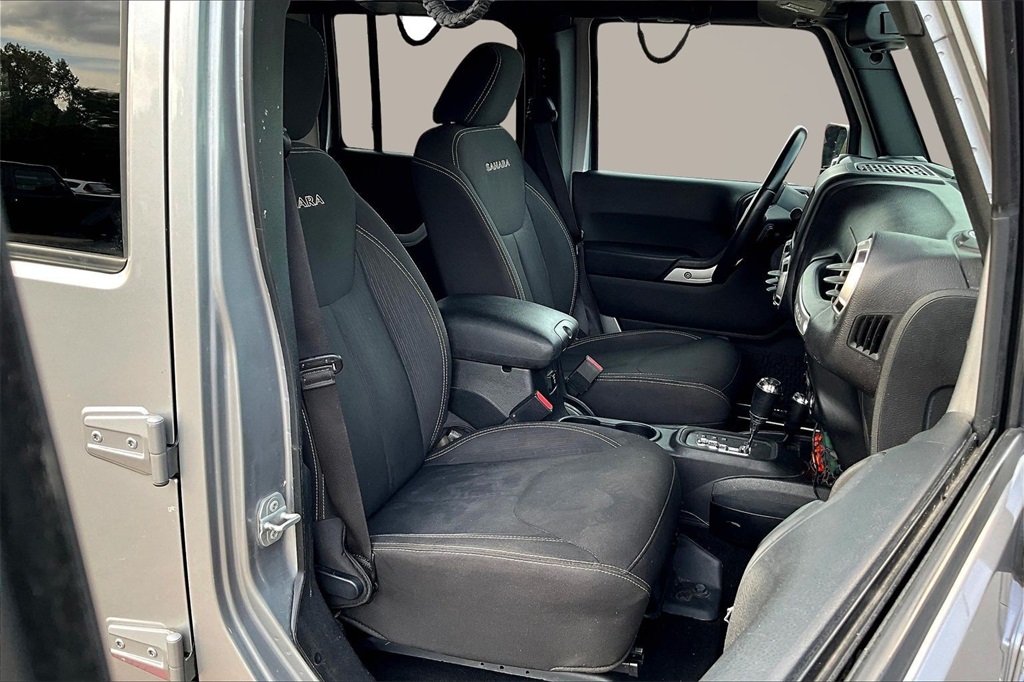 2016 Jeep Wrangler Unlimited Sahara - 6