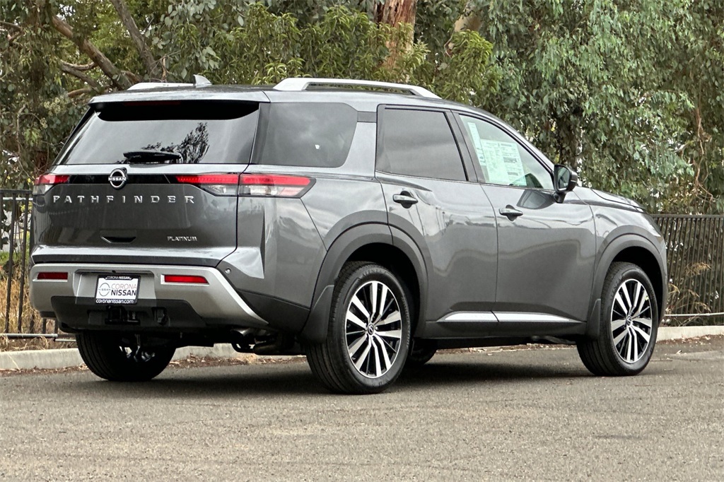 2025 Nissan Pathfinder Platinum photo 4