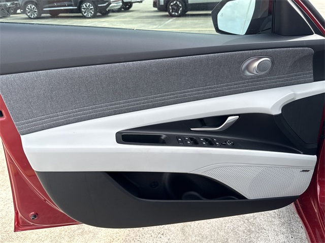 2025 Hyundai Elantra Limited - 8