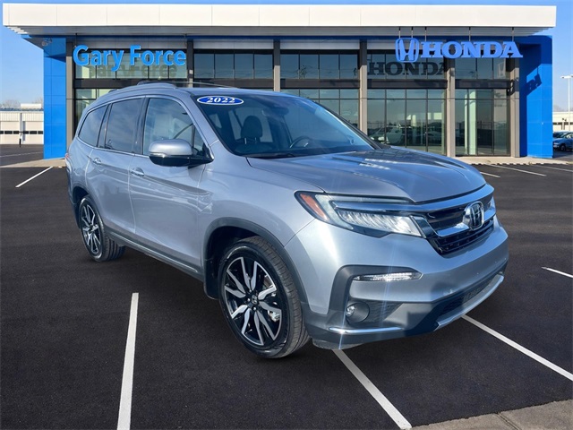 2022 Honda Pilot Touring FWD with Rear Captain's Chairs