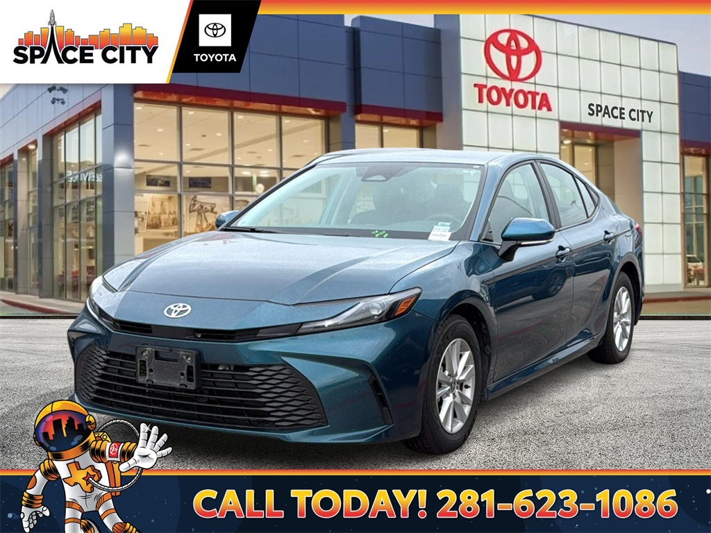 2025 Toyota Camry LE FWD