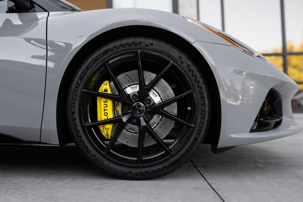 2025 Lotus Emira Base photo 2