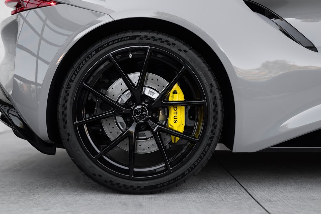 2025 Lotus Emira Base photo 3