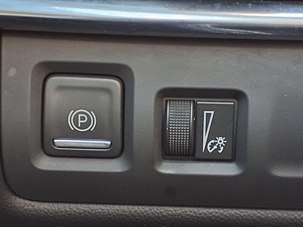 2022 Cadillac XT4 Premium Luxury White at Mac Haik CDJR North Houston