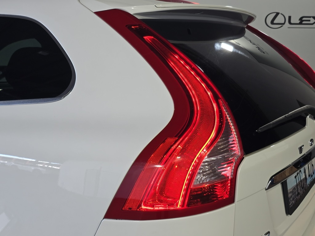 Thumbnail: 2017 Volvo XC60 - 10