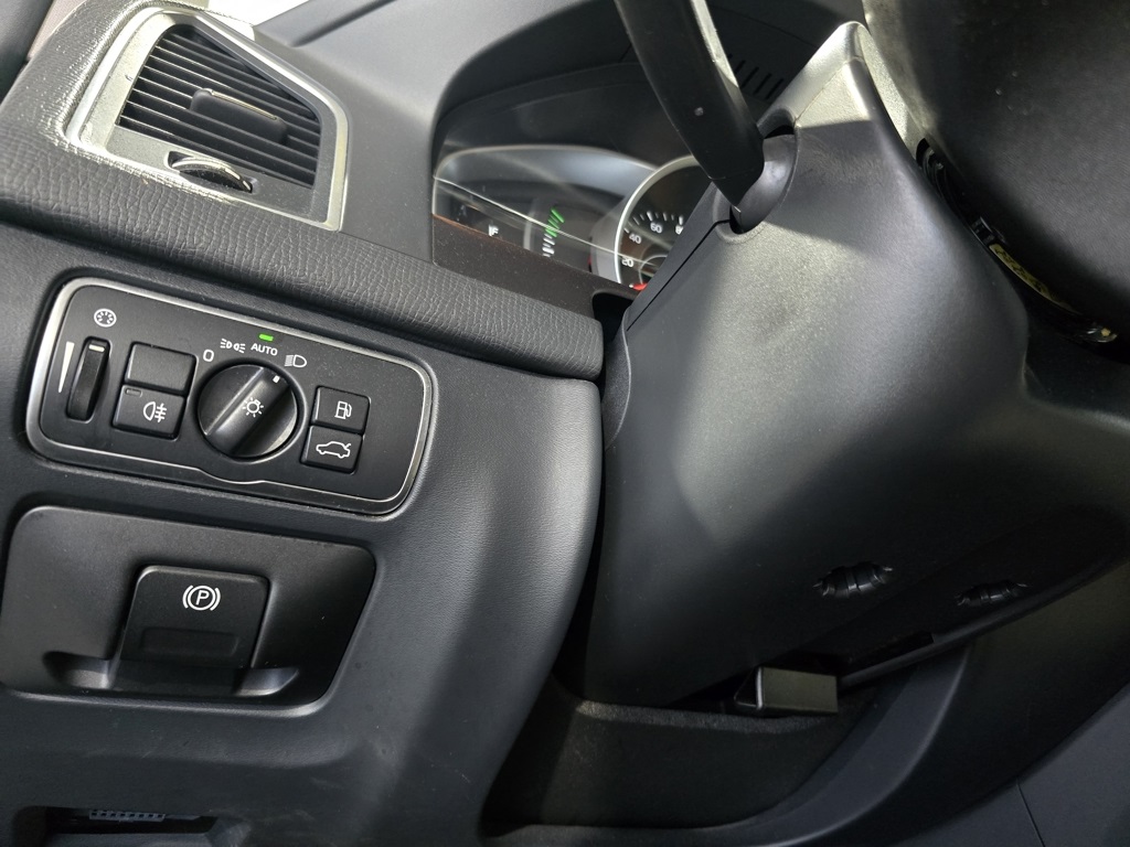 Thumbnail: 2017 Volvo XC60 - 14