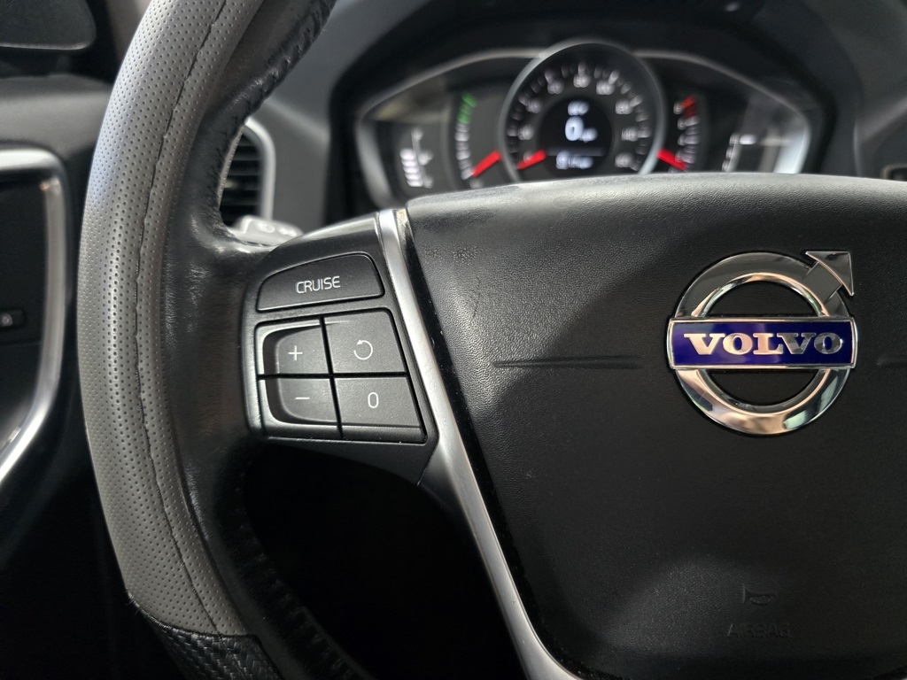 Thumbnail: 2017 Volvo XC60 - 16