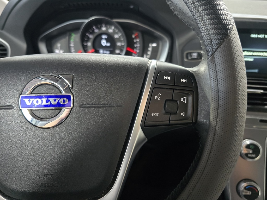 Thumbnail: 2017 Volvo XC60 - 17