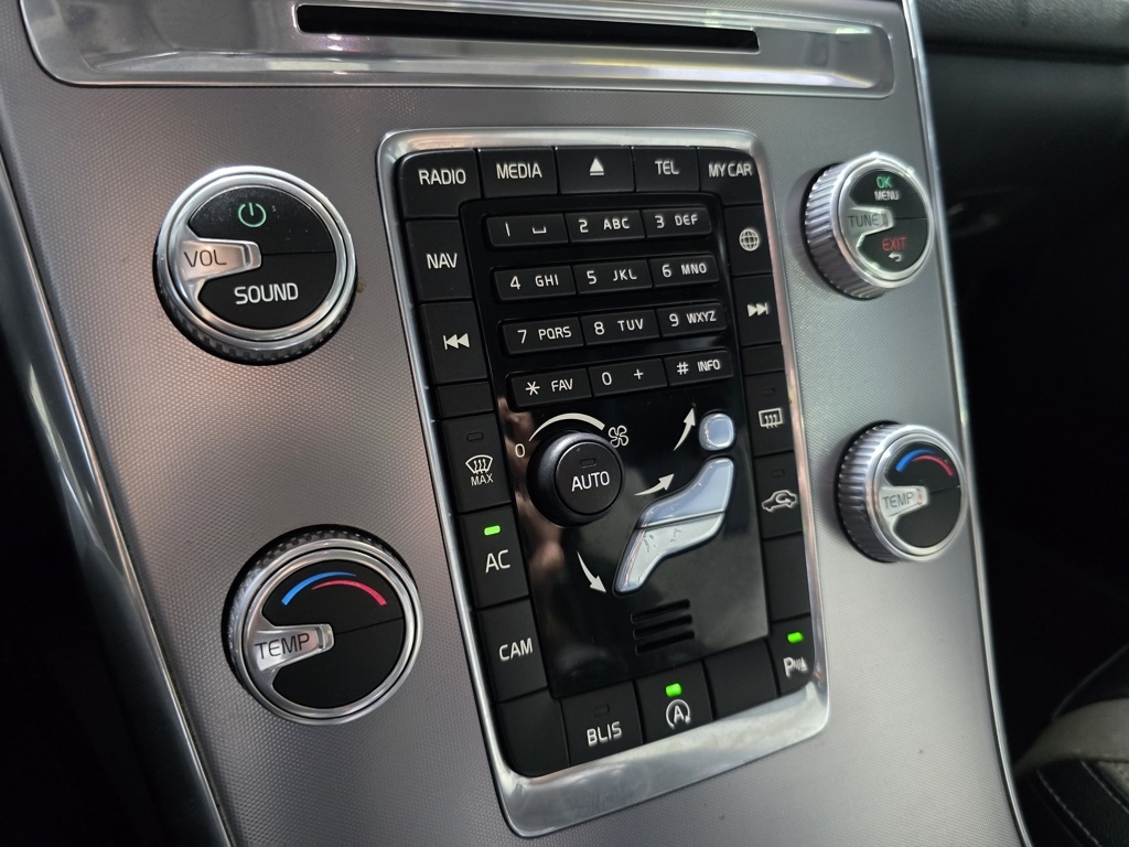 Thumbnail: 2017 Volvo XC60 - 23