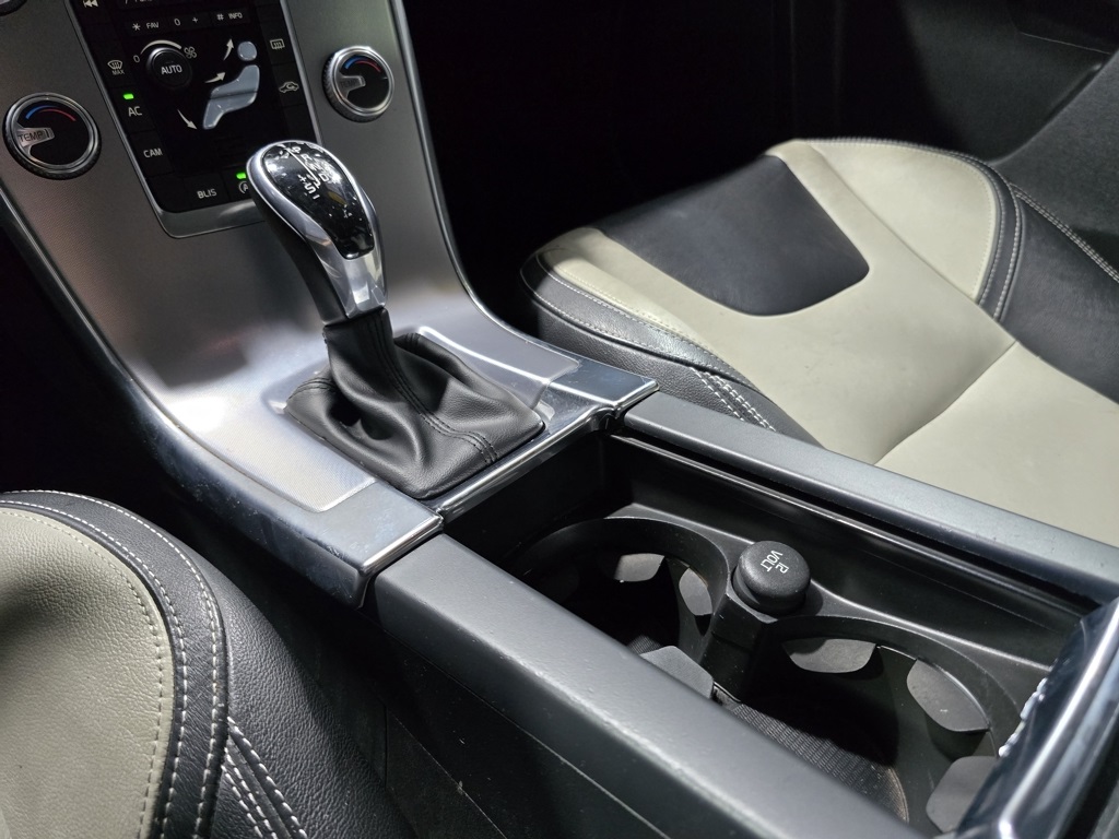 Thumbnail: 2017 Volvo XC60 - 24