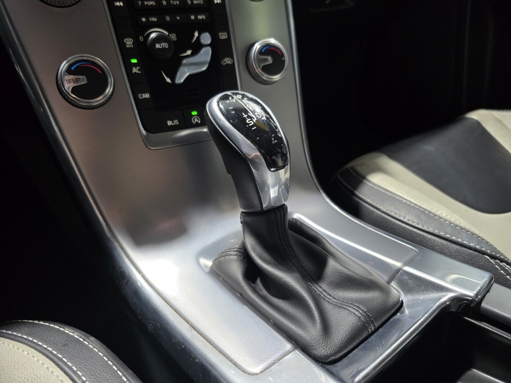 Thumbnail: 2017 Volvo XC60 - 25