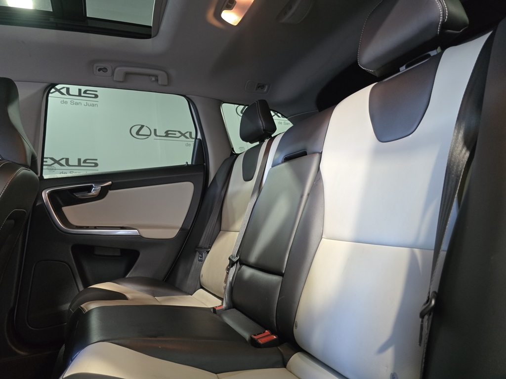 Thumbnail: 2017 Volvo XC60 - 27