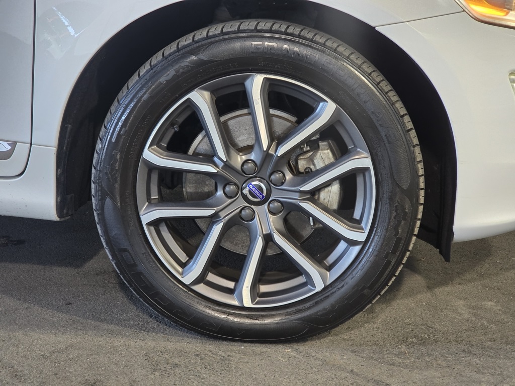 Thumbnail: 2017 Volvo XC60 - 4