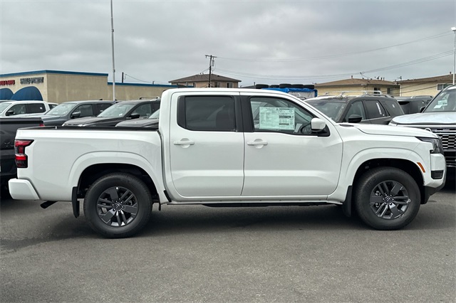 2025 Nissan Frontier SV photo 2