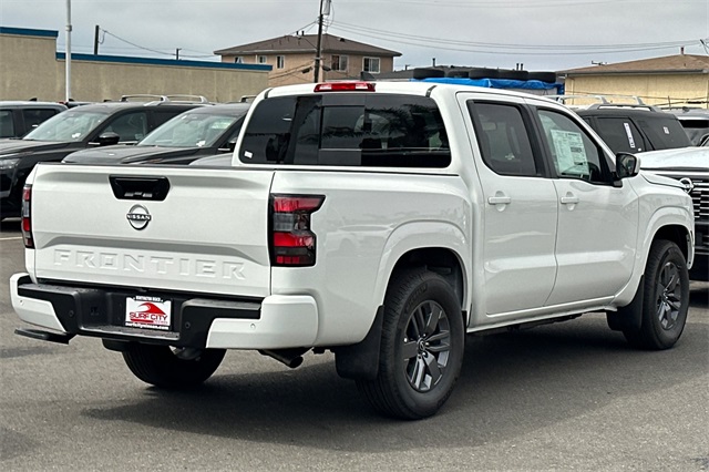 2025 Nissan Frontier SV photo 3