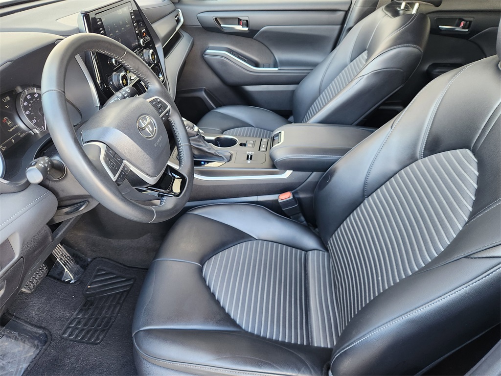 2022 Toyota Highlander XSE Gray at Toyota of Victoria