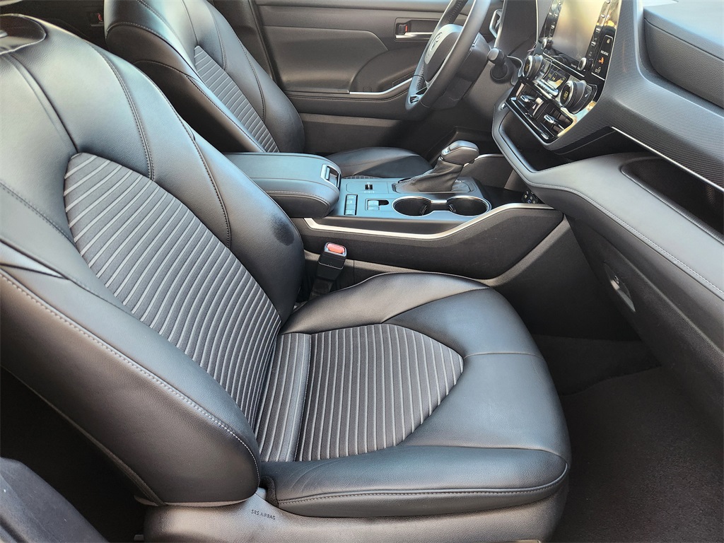 2022 Toyota Highlander XSE Gray at Toyota of Victoria