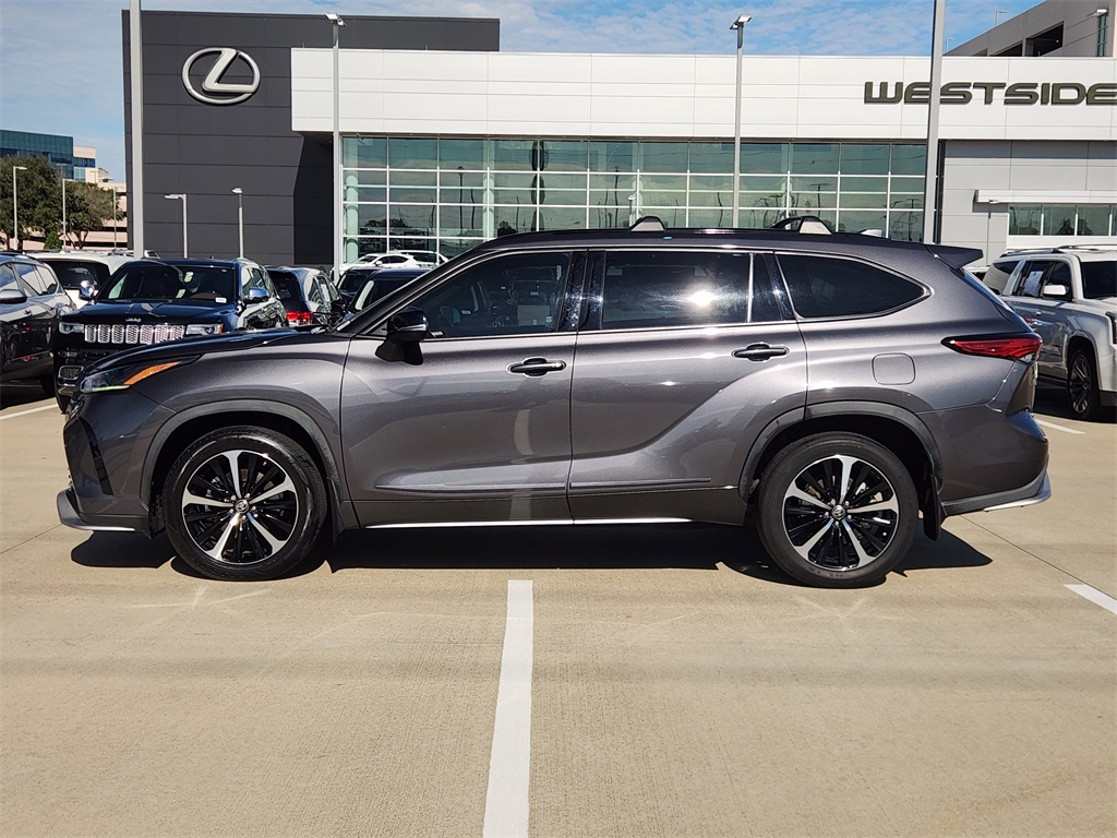 2022 Toyota Highlander XSE Gray at Toyota of Victoria
