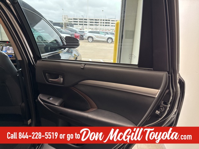 2019 Toyota Highlander XLE Black at Gullo Toyota