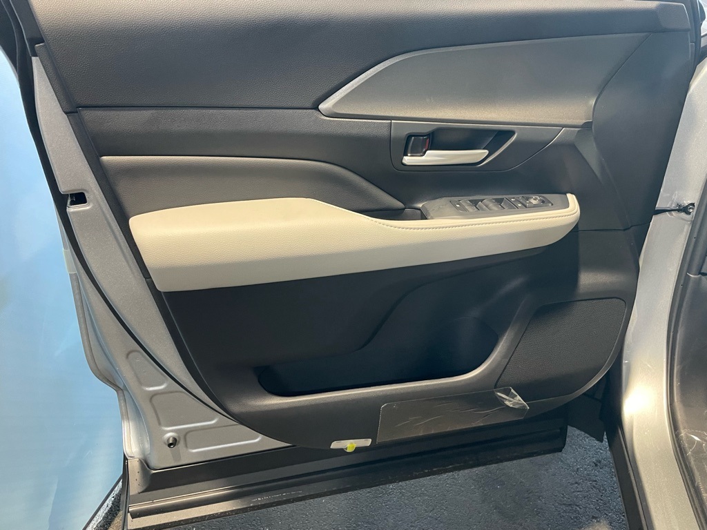 Thumbnail: 2026 Toyota Grand Highlander - 32