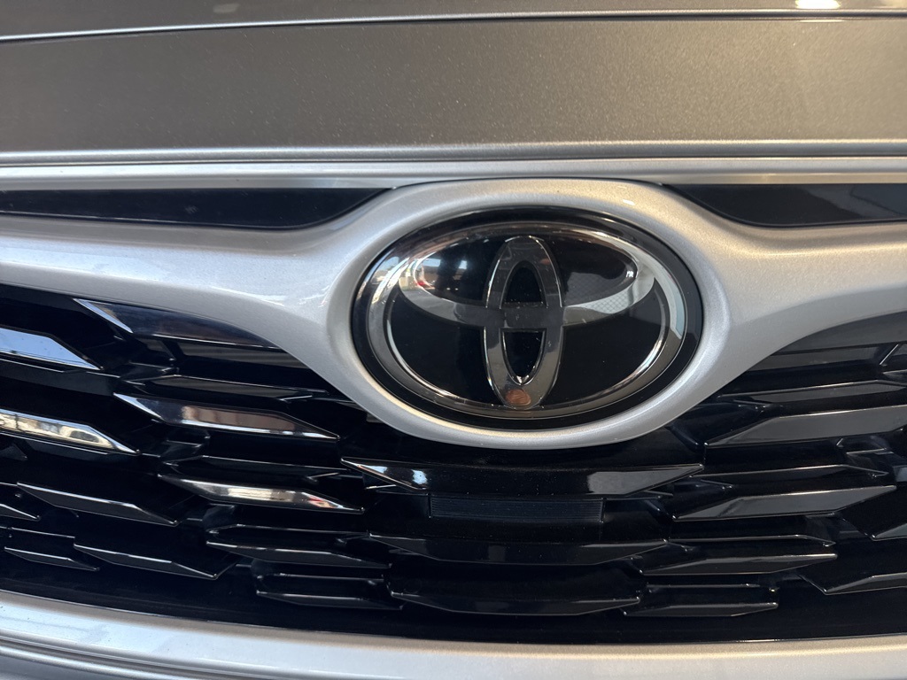 Thumbnail: 2022 Toyota Highlander - 13