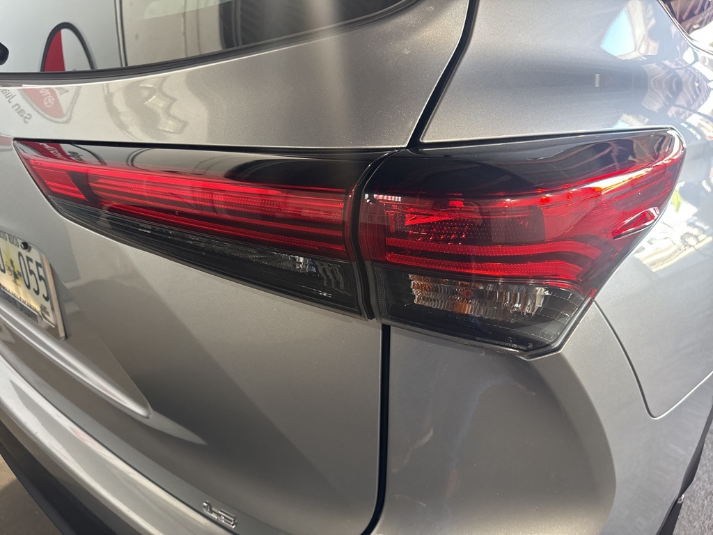 Thumbnail: 2022 Toyota Highlander - 16