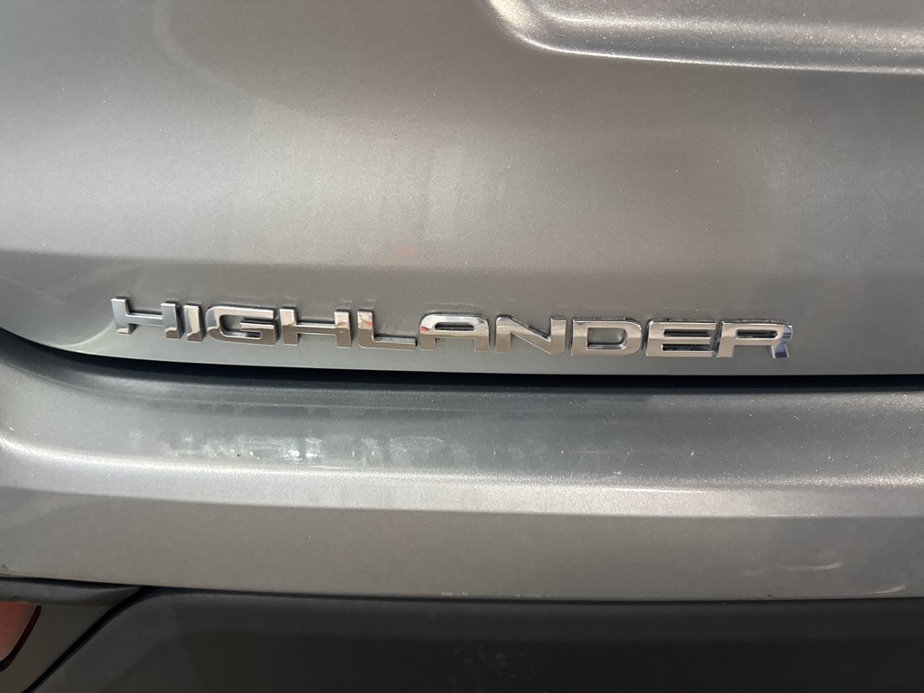 Thumbnail: 2022 Toyota Highlander - 22