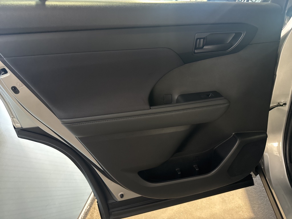 Thumbnail: 2022 Toyota Highlander - 25