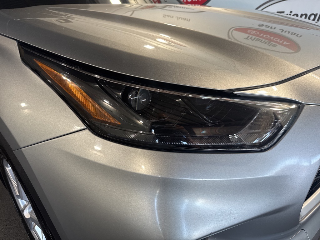 Thumbnail: 2022 Toyota Highlander - 9