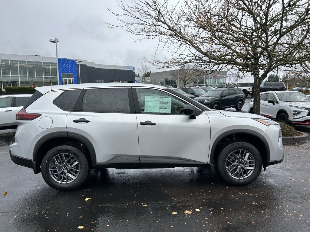 2025 Nissan Rogue S photo 4