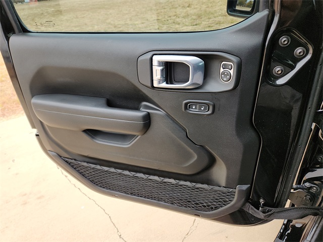 Used Car 2022 Jeep Gladiator  Willys For Sale Under $30,000 In Plainview, Texas