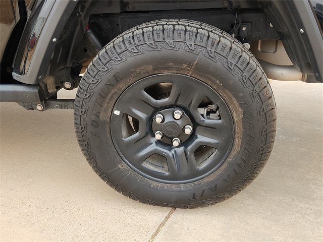 Used Car 2022 Jeep Gladiator  Willys For Sale Under $30,000 In Plainview, Texas